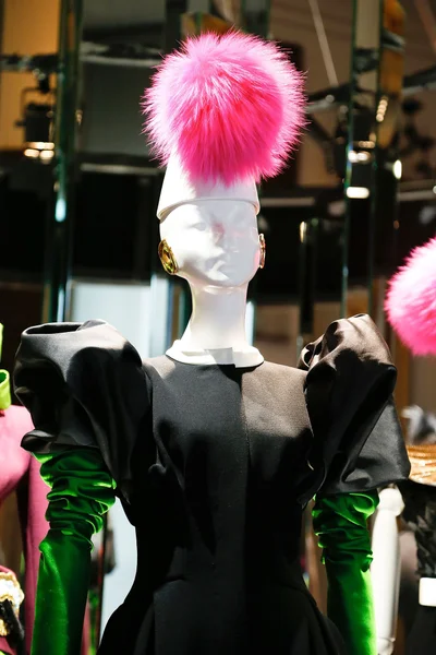 Look 16